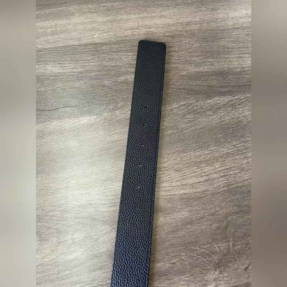 Louis Vuitton Initiales 40MM Reversible Belt - Picture 11 of 14